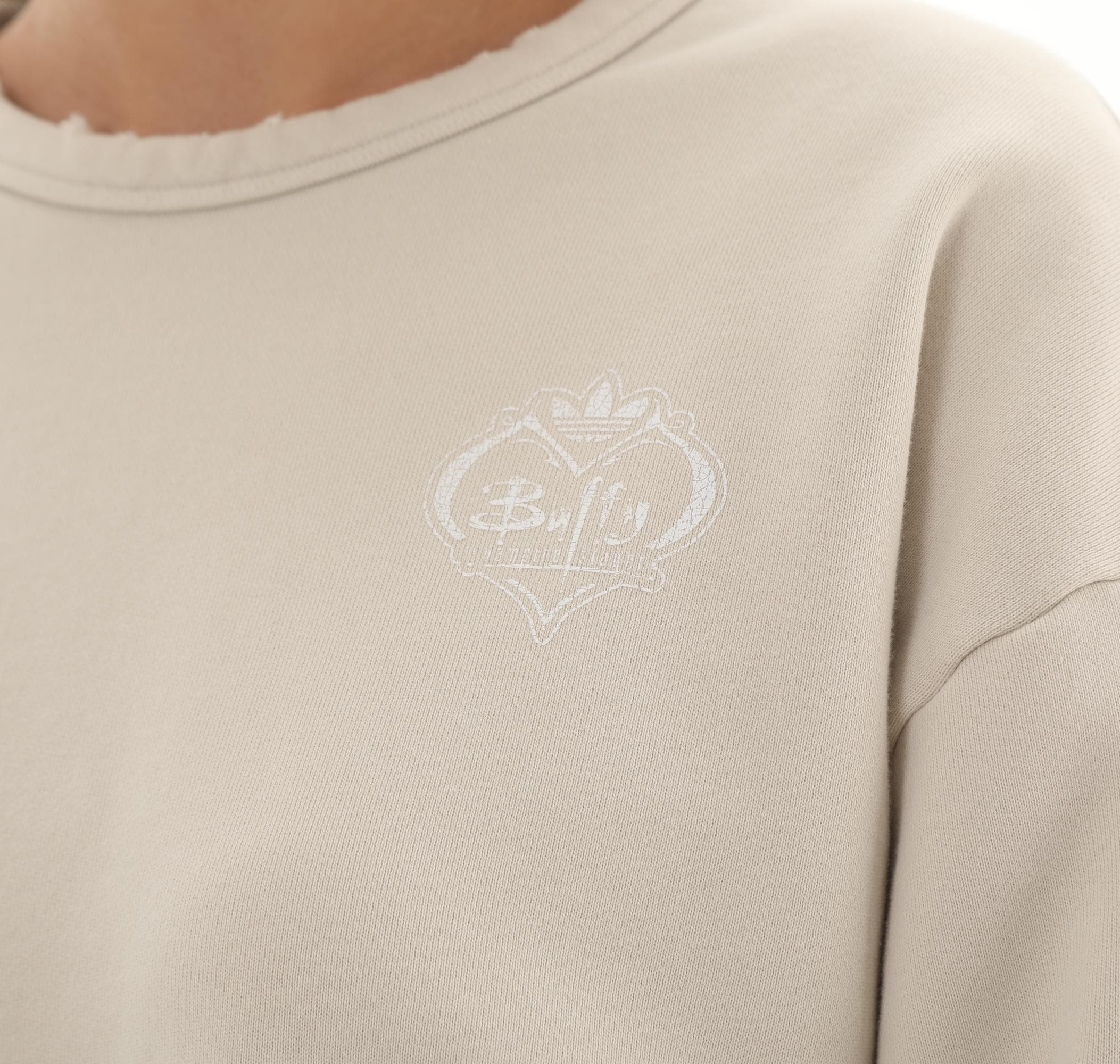 adidas adidas 20Th Century Fox Disney Kadın Sweatshirt Bej - 5
