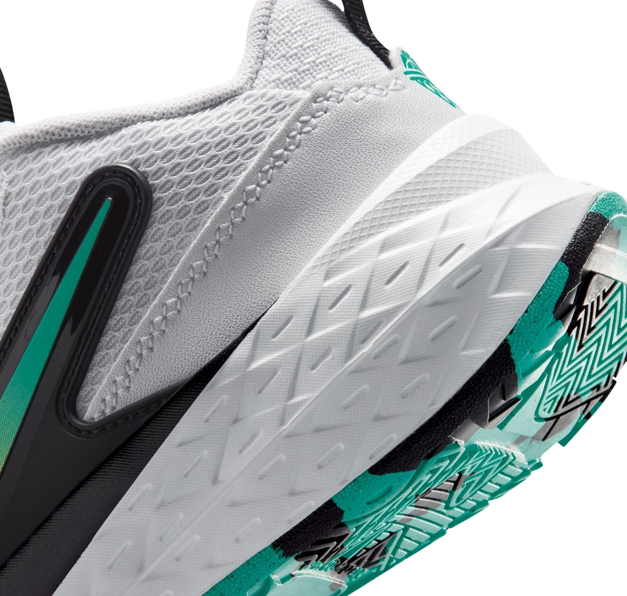 Nike Nike Team Hustle D 12 Çocuk Spor Ayakkabı Beyaz - 10