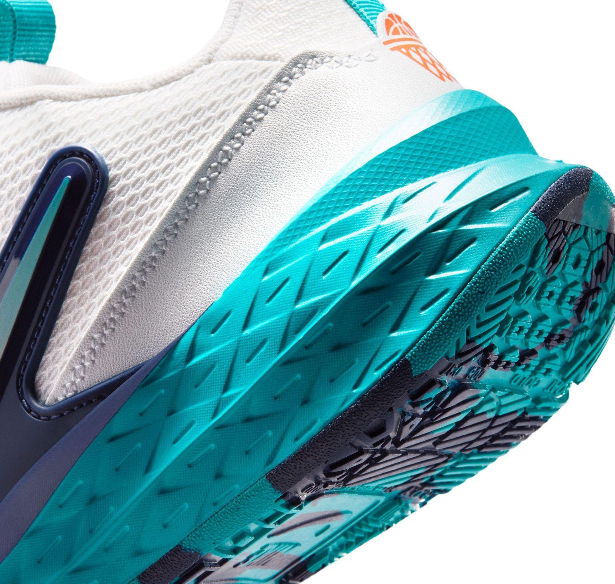 Nike Nike Team Hustle D 12 Çocuk Spor Ayakkabı Beyaz - 7